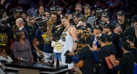 伦纳德加盟雄鹿联手字母哥！杜兰特怒斥作弊，NBA震撼交易方案